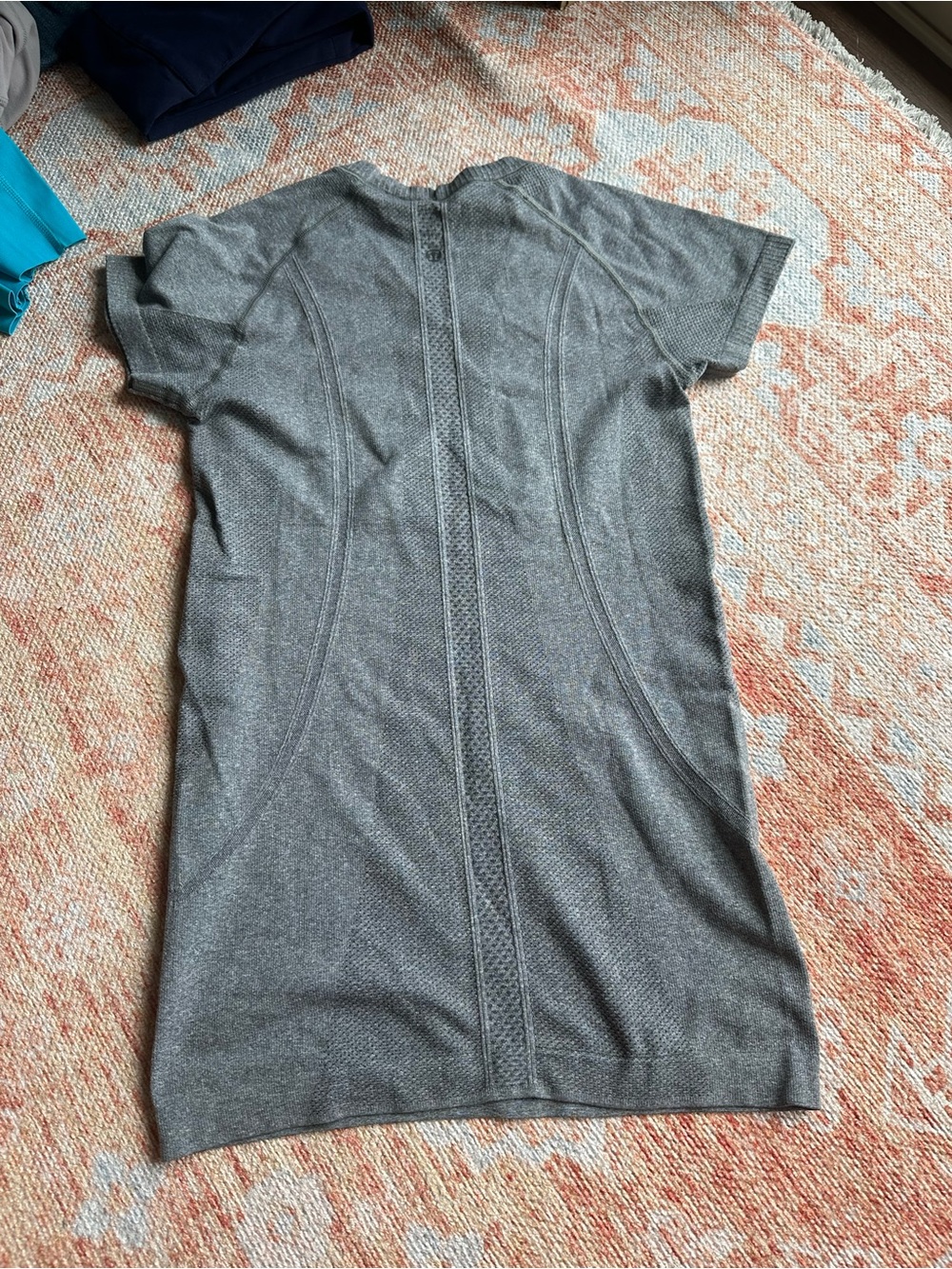 Lululemon Swiftly Tech Short Sleeve grey size 4 original style hip length - Picture 3 of 6